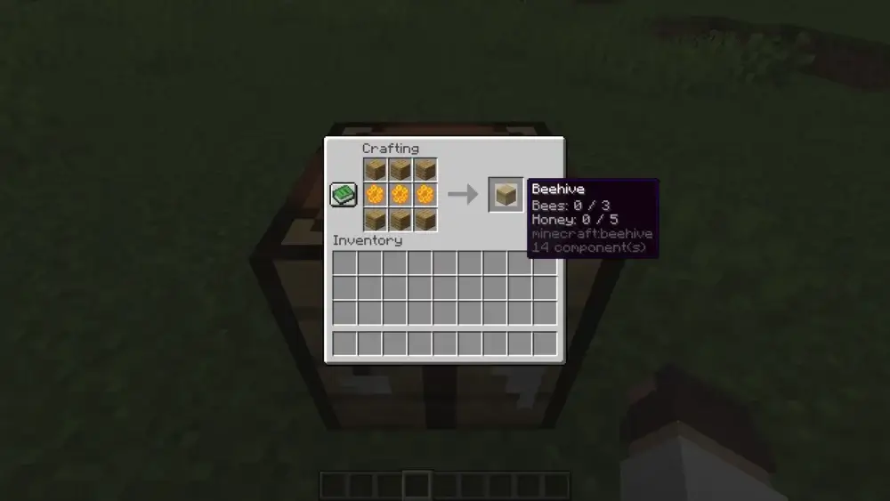 Minecraft beehive crafting recipe using wooden planks and honeycomb